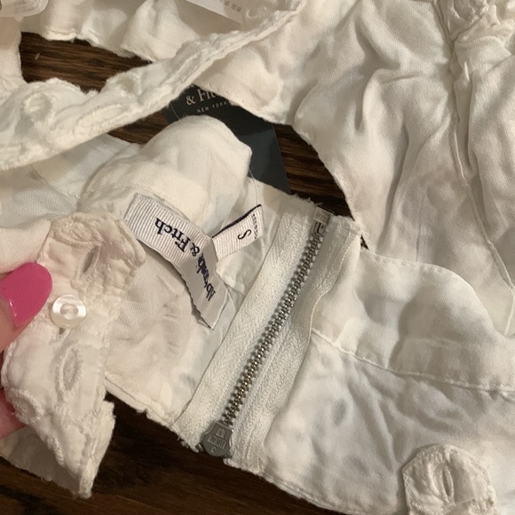 Cute white Abercrombie top - Picture 2 of 3